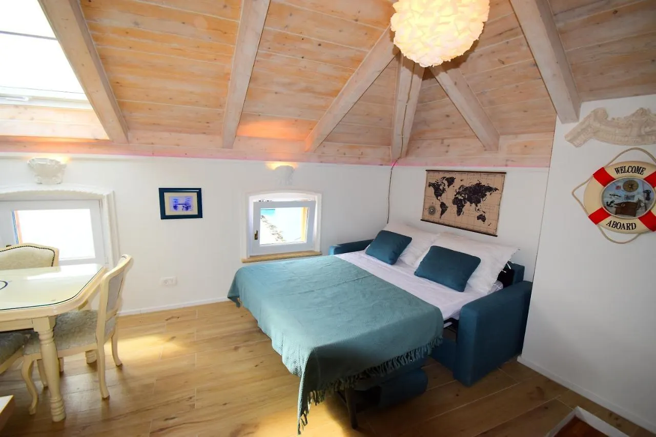 Captains Home Baska