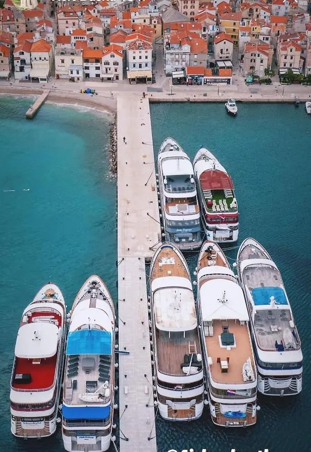Apartment Captains Home Baska